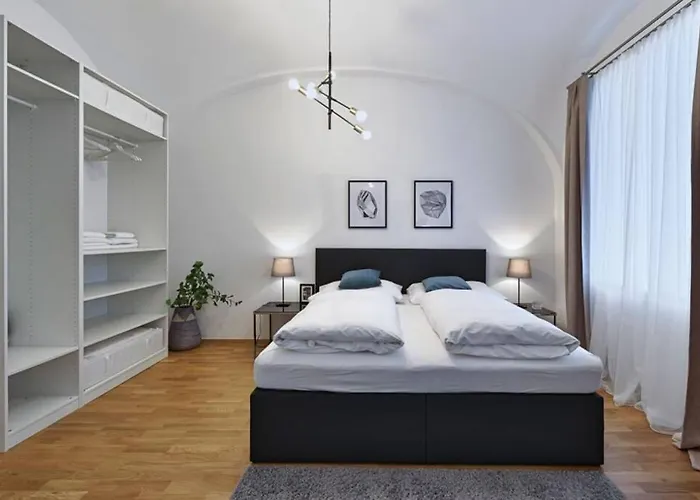 Crown 6 Apartment