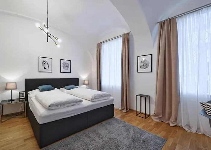 Crown 6 * Wien