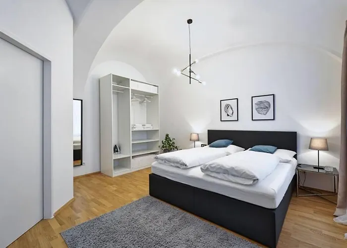 Crown 6 * Wien