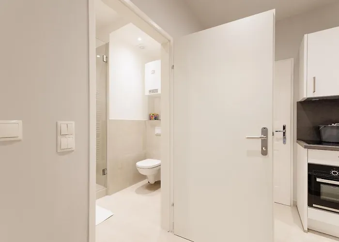 Crown 6 Apartment *