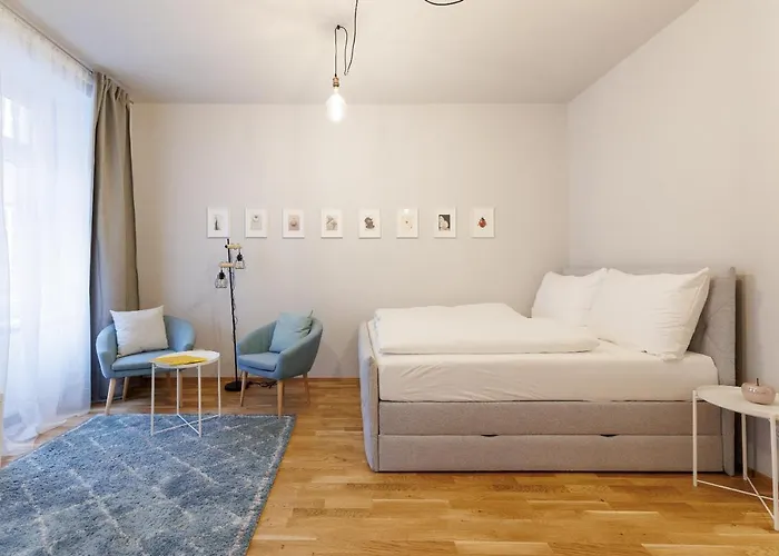 Crown 6 Apartment *
