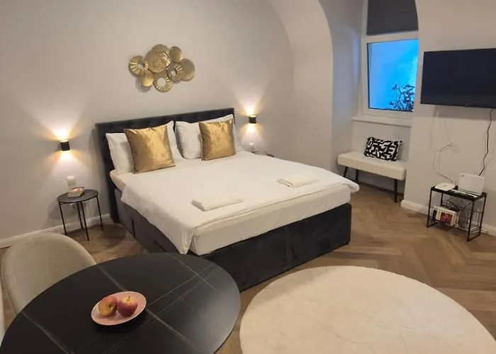 Crown 6 * Wien